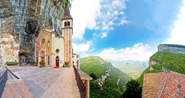 Igreja Madonna Della Corona Vista Panorâmica Rocha Santuário Região Trentino — Fotografia de Stock