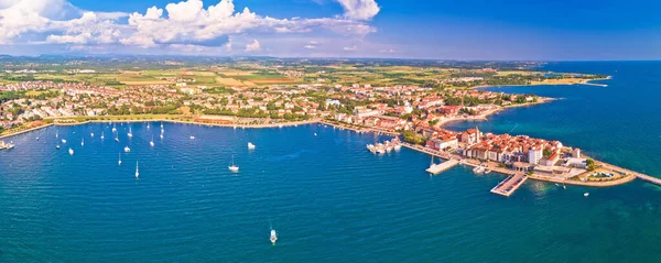克罗地亚伊斯特利亚群岛乌玛格建筑空中景观的亚得里亚海岸 — 图库照片