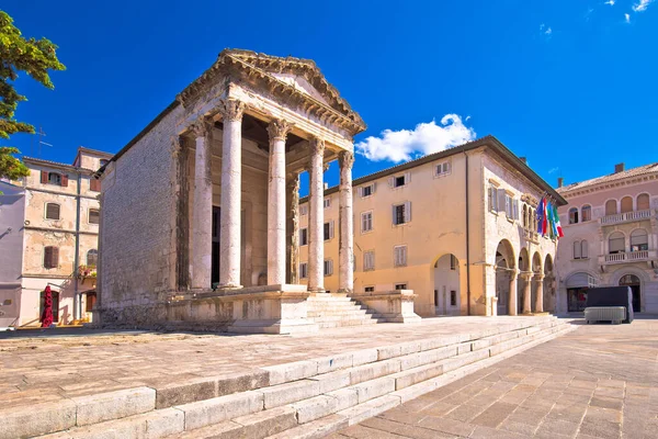 Pula Plaza Del Foro Templo Romano Augusto Vista Istria Región —  Fotos de Stock