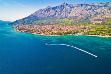 Hırvatistan 'ın Dalmaçya bölgesindeki Peljesac yarımadasındaki Orebic kasabasının hava manzarası