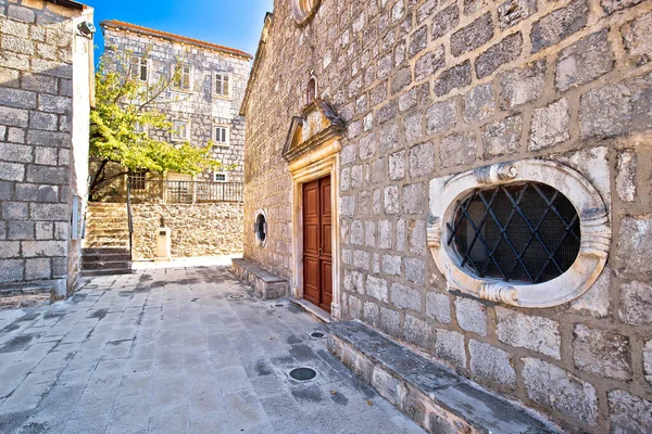 コルクラ島 クロアチアの南ダルマチア地方 コルクラ島の教会ビューに人形の牧歌的な石の村 — ストック写真