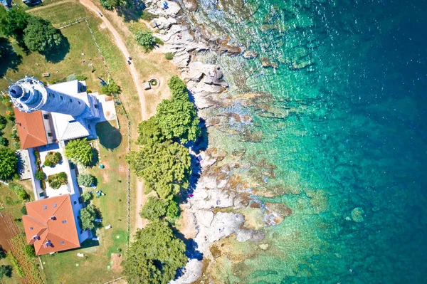 Leuchtturm Savudrija Und Türkisfarbener Kristallklarer Felsiger Strand Luftaufnahme Westlichster Punkt — Stockfoto