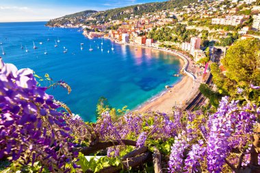 Villefranche sur Mer huzurlu Fransız Riviera kasabası renkli sahil manzarası, Fransa 'nın Alpes-Maritimes bölgesi