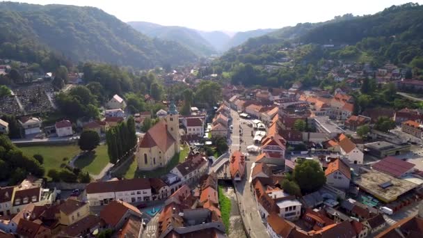 Günbatımında Samobor Kasabası Hırvatistan Prigorje Bölgesinde Hava Manzaralı — Stok video