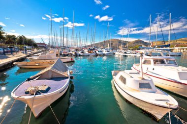 Trogir. Trogir kasabası turkuaz liman manzaralı, Dalmaçya 'nın turistik kıyıları, Croati