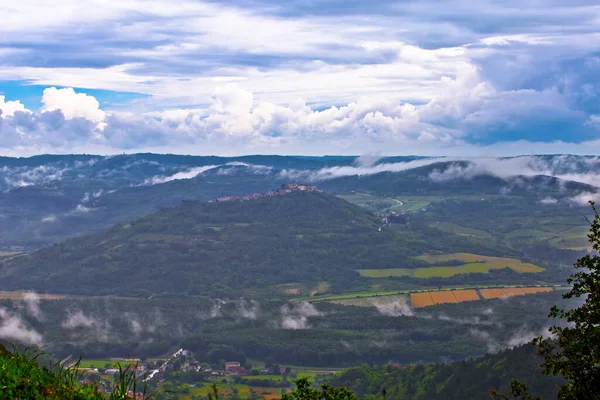 Istra Green Lanscape Ístria Colina Cidade Motovun Nevoeiro Vista Destino — Fotografia de Stock