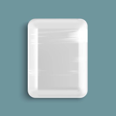 Beyaz boş plastik gıda tepsisi konteyner sarılmış