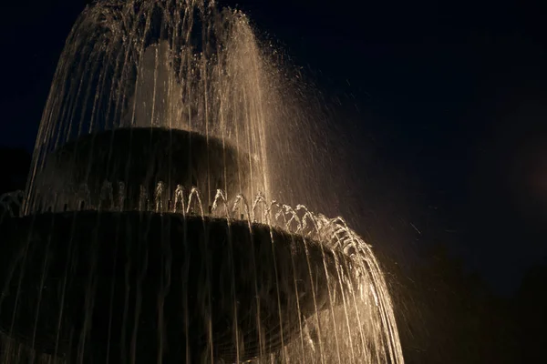 Fountain in the late evening — Stock Photo, Image