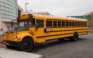 Sarı otobüs New York'ta Park