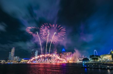 2020-01-01 Singapur Yeni Gün Havai fişekleri
