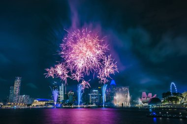 2020-01-01 Singapur Yeni Gün Havai fişekleri