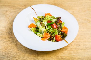  Soslu Sebze Salatası