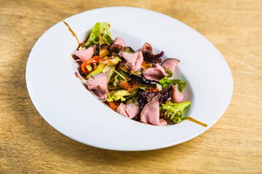 pastırma ile salata