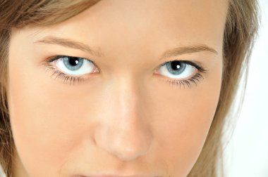 güzel kız göstermek üzerine beyaz izole sessiz ol