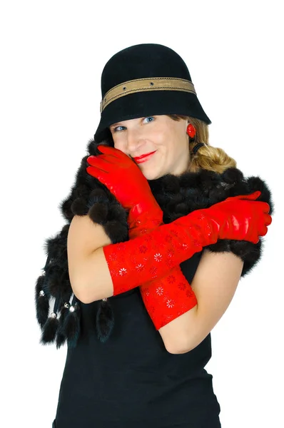 En vacker leende flicka i hatt och röda handskar — Stockfoto