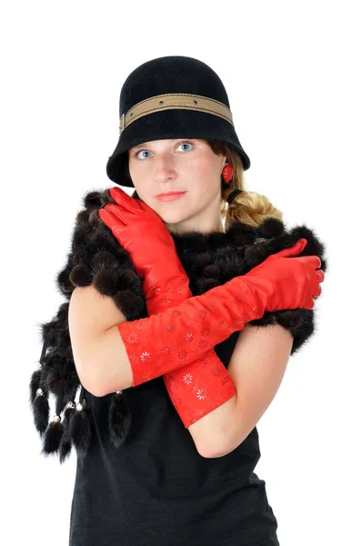 Vackra leende flicka i hatt och röda handskar — Stockfoto