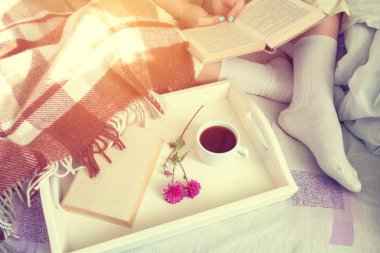 Yatakta rahat ev concept Kahvaltı