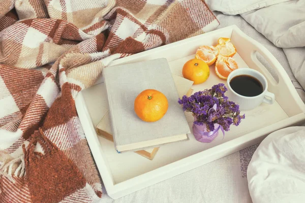 Breakfast in bed, cozy home concept — Stock Photo, Image