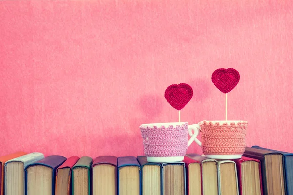 İki bardak kırmızı kalpler Kitaplar'da tığ işi
