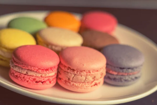 Pestré barevné sladké lahodný macaroons — Stock fotografie