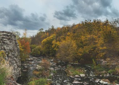 Sonbaharda muhteşem nehir kanyonu