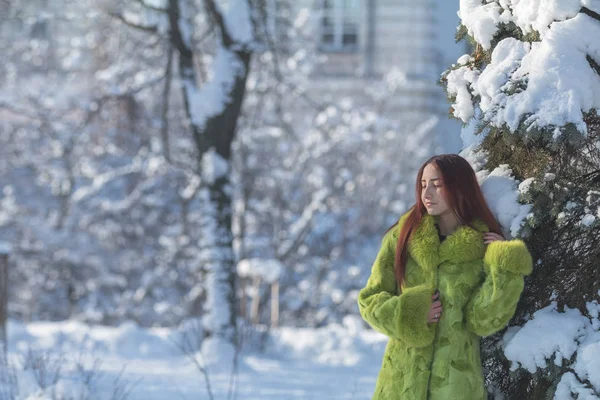 Redhead female teenager in the sunny winter city park. — Stock Photo, Image