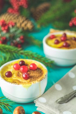 Noel ve Yeni Yıl kompozisyonu Tatlı lezzetli elmalarla