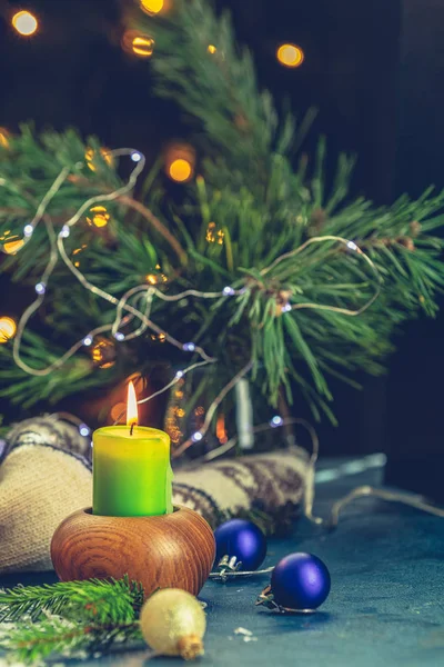 Σύνθεση Χριστουγέννων και Πρωτοχρονιάς. Κεριά και διακόσμηση διακοπών — Φωτογραφία Αρχείου