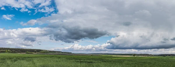 Panoramablick Weizenfelder Unter Atemberaubendem Sonnenuntergang Schöne Sonnenuntergangszeit Auf Dem Land — Stockfoto