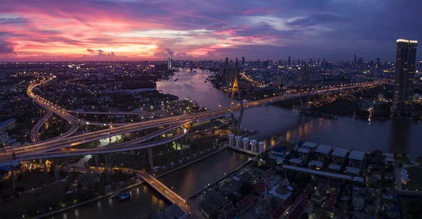 Widok z lotu ptaka bhumibol bridge ważne Landmark bangkok Tha — Zdjęcie stockowe