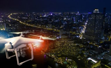 gökdelenin bir fotoğraf çekmek için dron kullanılması, havadan görünümü bir