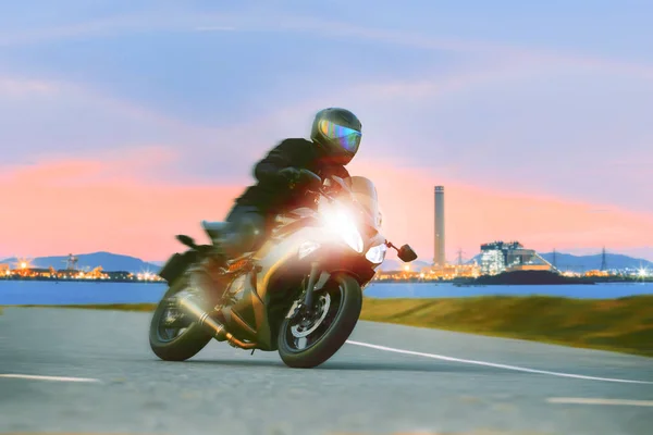 Young man riding sport touring motorcycle on asphalt highways ag — Stock Photo, Image