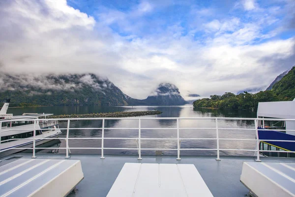 Προβλήτα της milfordsound κρουαζιέρα fiordland εθνικό πάρκο Νέας Ζηλανδίας — Φωτογραφία Αρχείου