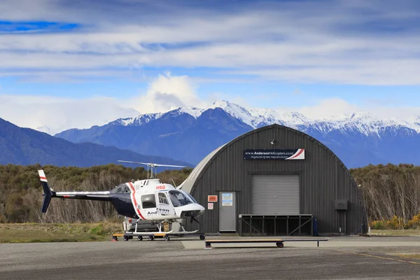 HOKITIKA NEWE ZEALAND-SEPTEMBER 3: estacionamento de helicóptero Anderson — Fotografia de Stock