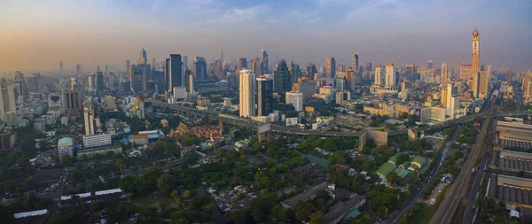 Bangkok Tayland - Aralık 11: havadan görünümü gökdelenin Bangkok kalbinde 11 Aralık 2016 üzerinde bangkok Tayland — Stok fotoğraf