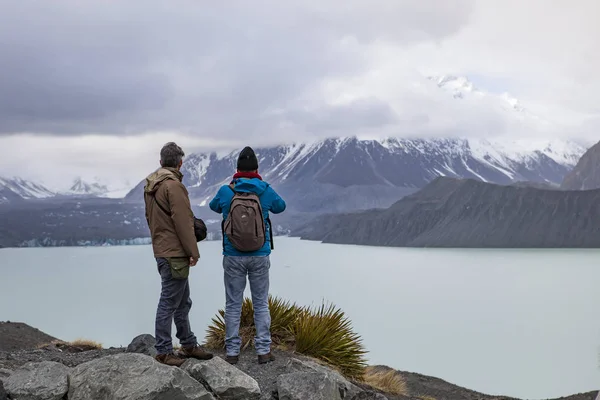 Národní Park Mt.Cook Nový Zéland - Srpen 31: dvě turistické mA — Stock fotografie