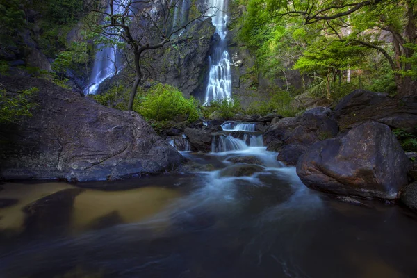 Schöne Landschaft der Klong lan Wasserfälle in Kamphaengpetch prov — Stockfoto