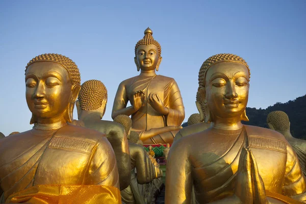 Buddhastaty i buddhistiska tempel thailand — Stockfoto