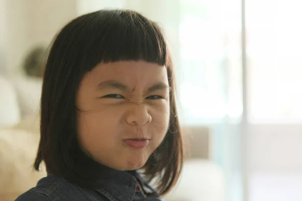 Vicces arc ázsiai kislány — Stock Fotó