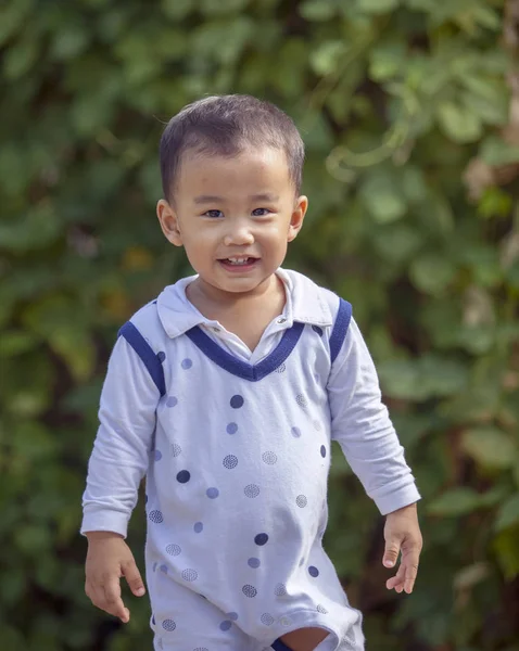 Aziatische schattige kinderen toothy lachend gezicht geluk emotie, o — Stockfoto