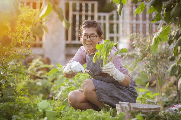 Asian woman happiness emotion relaxing in home gardening activit — Stock Photo, Image