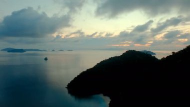 gökyüzü nyuang oo phee Adası myanmar üzerinde yükselen güneş