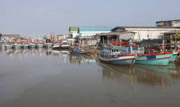 Barca da pesca del fiume rayong ad est della Thailandia — Foto Stock