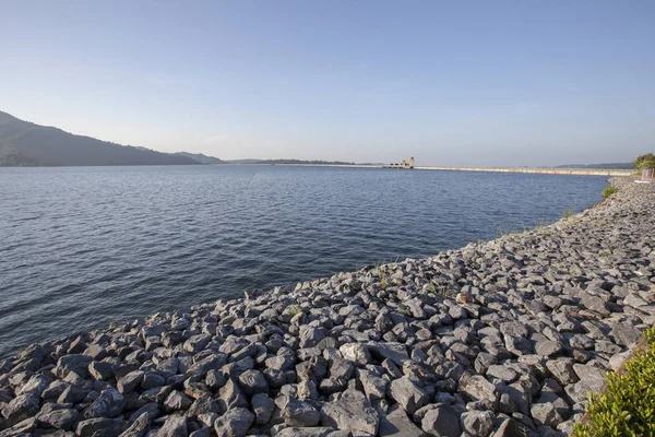 全高的坤丹巴干川坝蓄水 — 图库照片