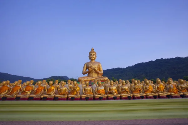 Άγαλμα του Βούδα στην Ταϊλάνδη ναός nakornnayok — Φωτογραφία Αρχείου