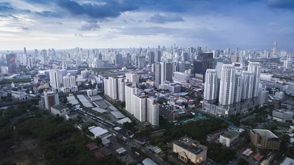 Bangkok Thailand - juni 7,2017: Flygfoto över hög och modern — Stockfoto