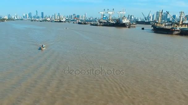 Vista aérea de la embarcación en chao praya río Bangkok Tailandia — Vídeo de stock