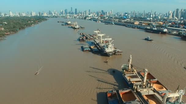 Letecký pohled na lodi chao praya řeka bangkok Thajsko — Stock video