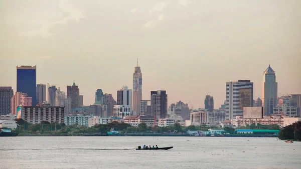 BANGKOK THAILAND - MAY23,2011 : domestic long tail boat running — Stock Photo, Image