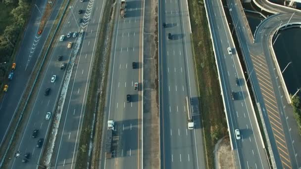 Luchtfoto van het verkeer op de snelweg bangkok thailand — Stockvideo